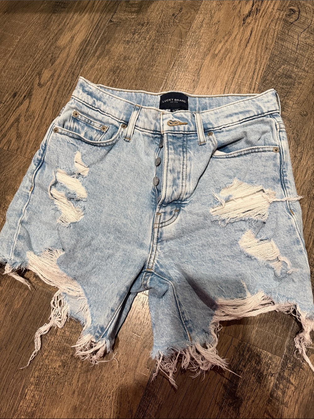 Lucky Brand Faded Light Blue Distressed Denim Shorts 90s MIDI High Rise
